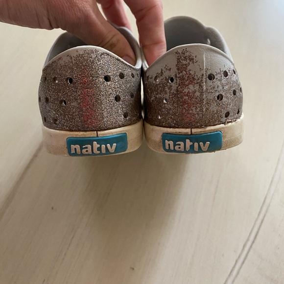 Native Girls - Picture 3 of 3